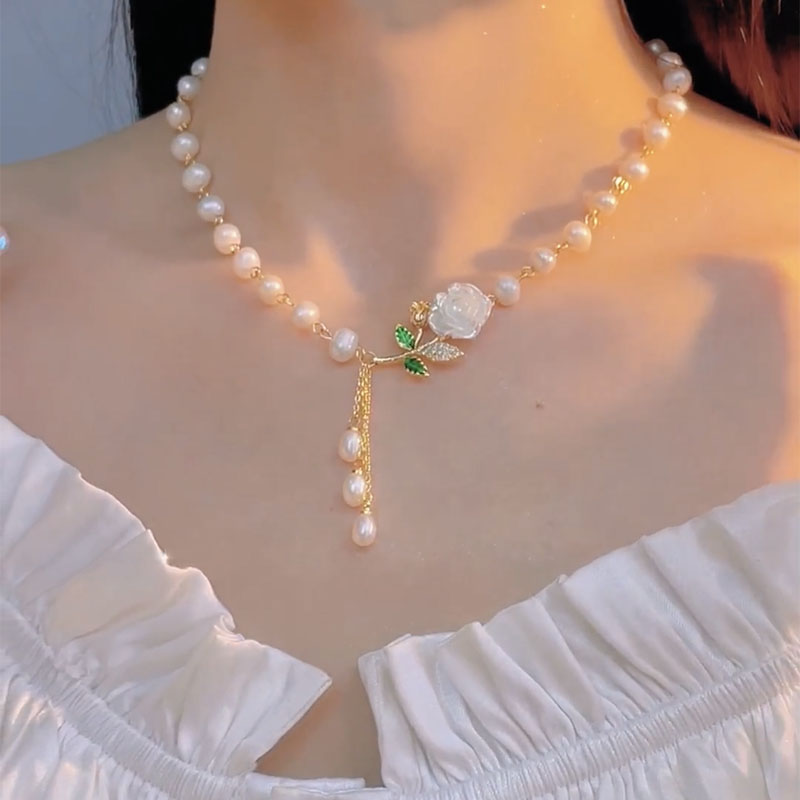 Fashionable and Elegant White Flower Pearl Necklace Camellia Clavicle Necklace for Women