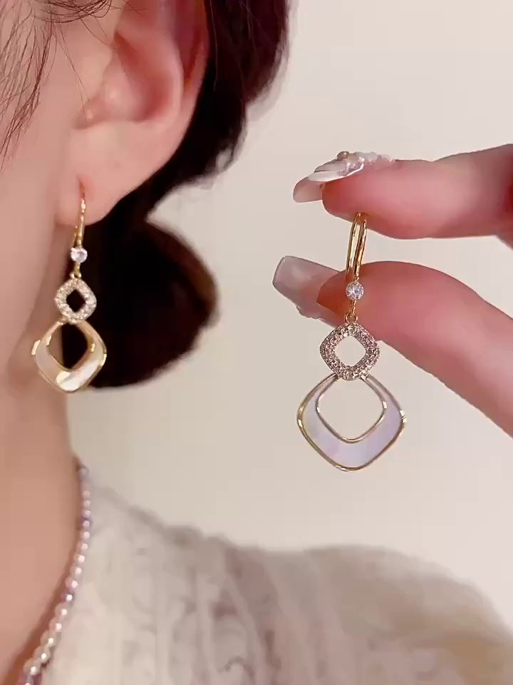 Fashionable Design Exquisite Zircon Shell Diamond Tassel Earrings for Women