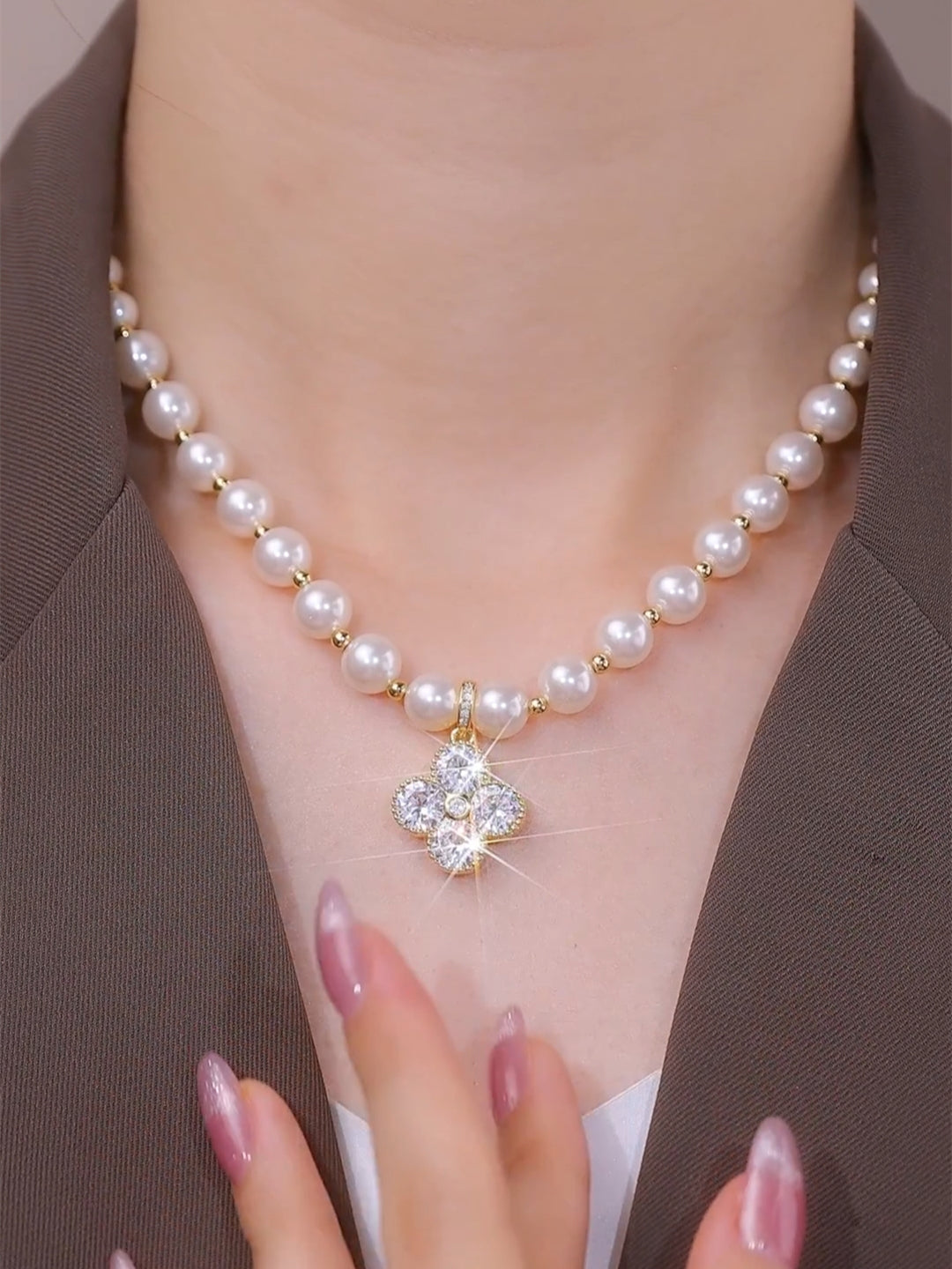 Fashionable Design Four-leaf Flower Zircon Pearl Necklace For Women