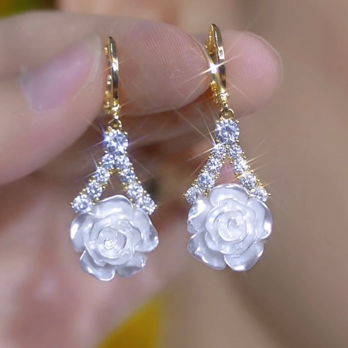 Super Sparkling Diamond-Encrusted Camellia Fashionable Flower Earrings