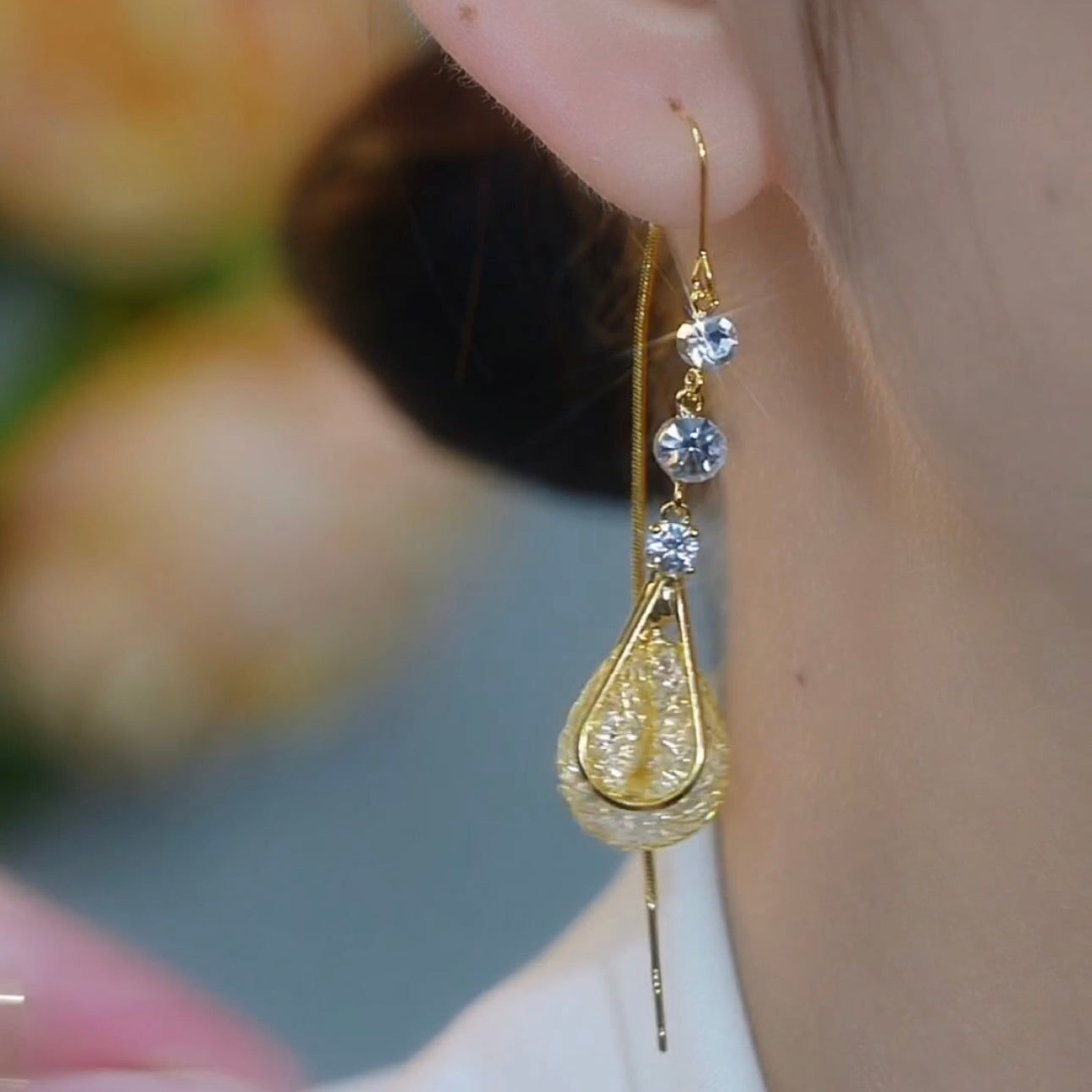 Fashionable And Versatile Gold Wire Mesh Water Drop Earrings For Women