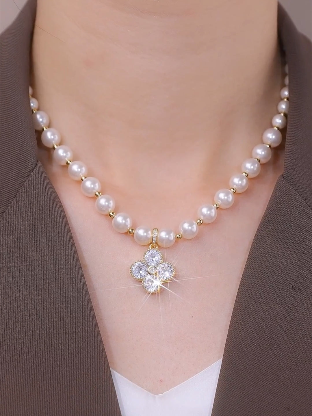 Fashionable Design Four-leaf Flower Zircon Pearl Necklace For Women