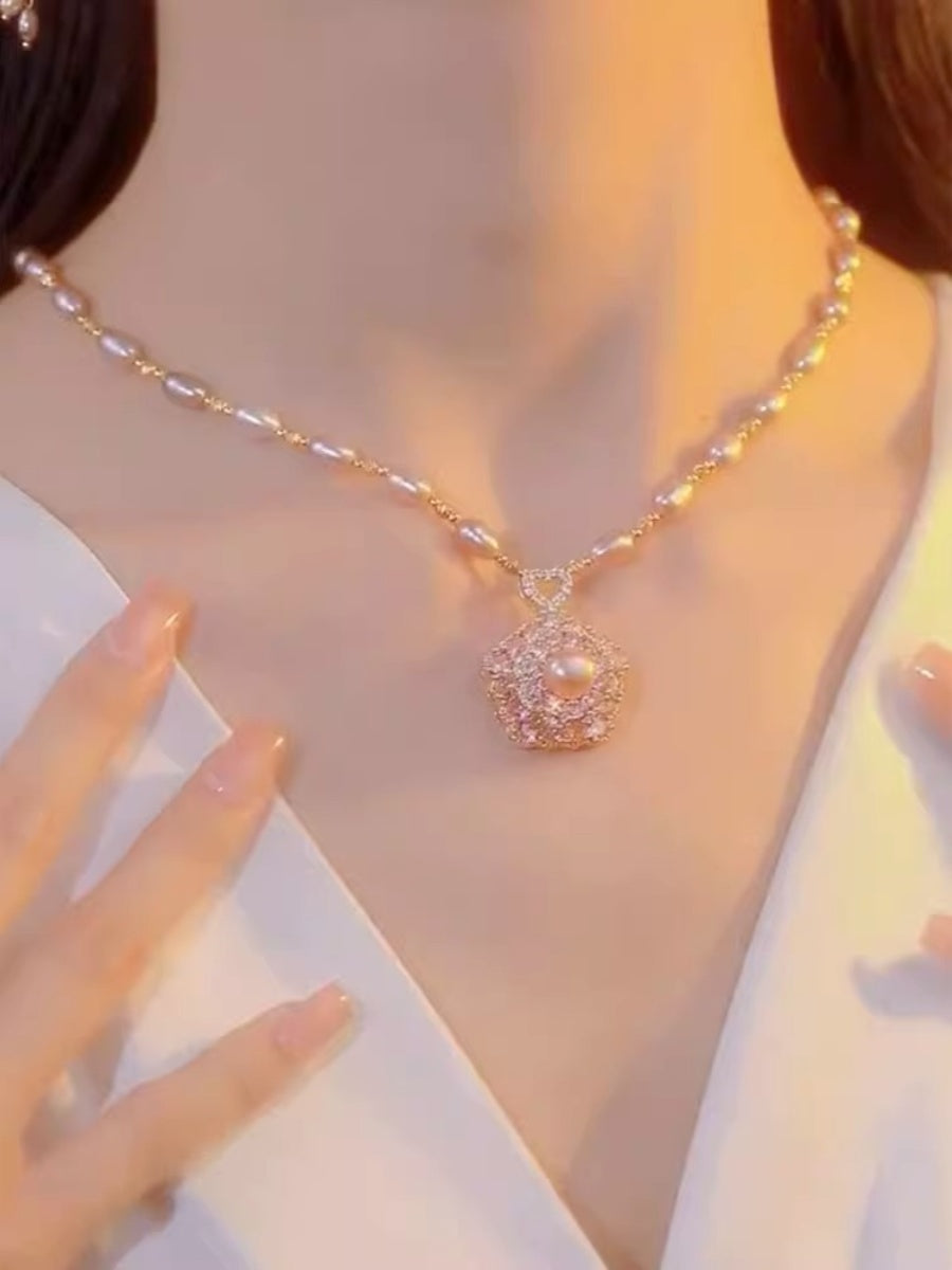 Elegant Flower Pendant Pearl Necklace Women's Accessories
