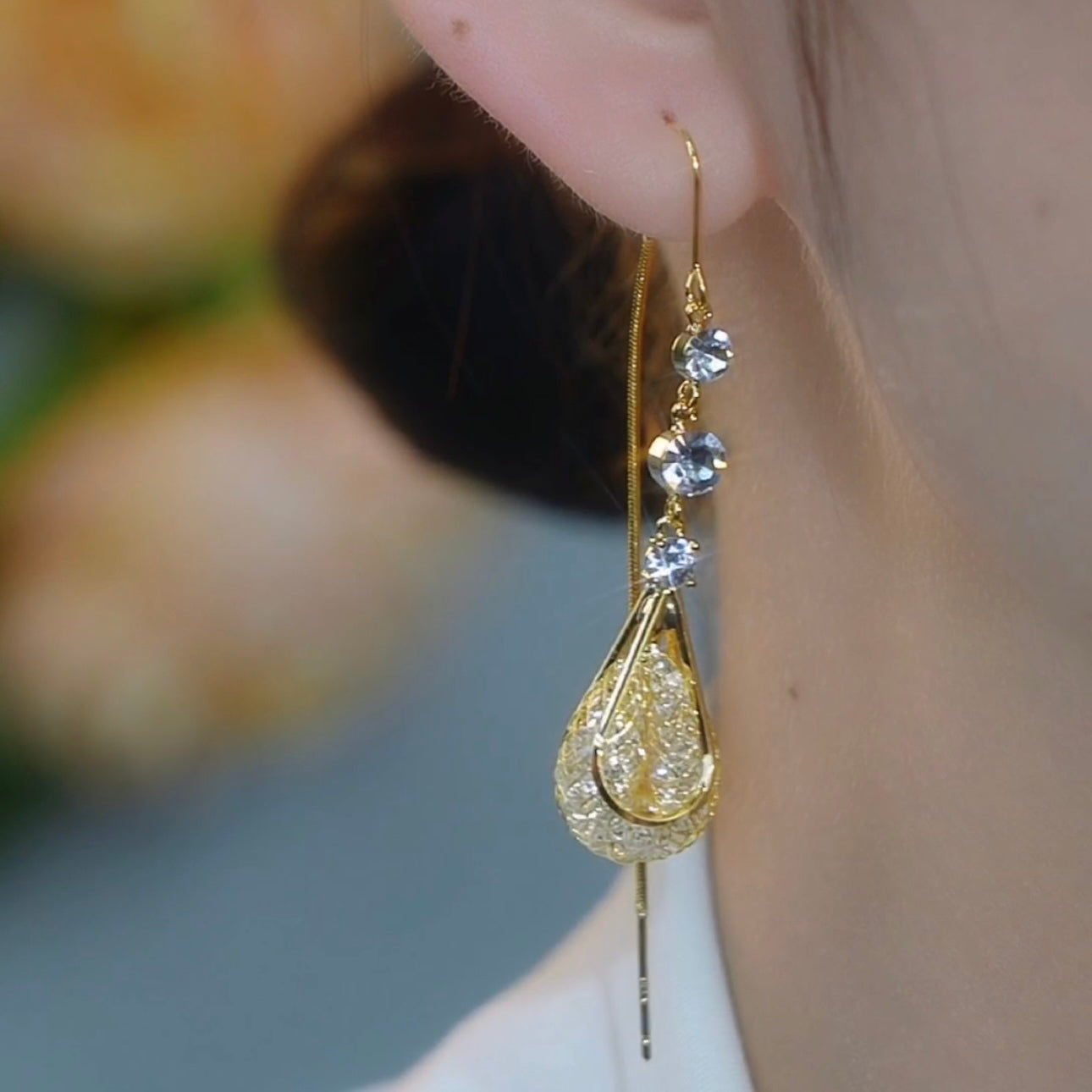 Fashionable And Versatile Gold Wire Mesh Water Drop Earrings For Women
