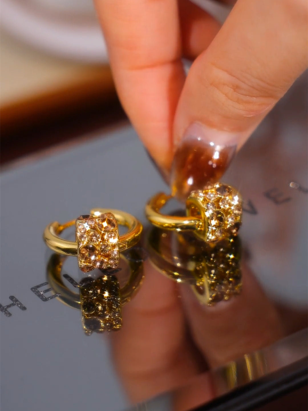 Diamond-encrusted Slim-waist Design Fashionable And Exquisite Earrings Women's Accessories