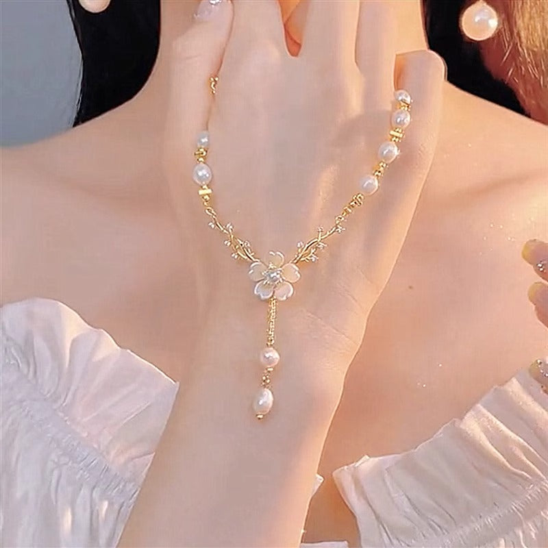Elegant Pearl Flower Necklace For Women