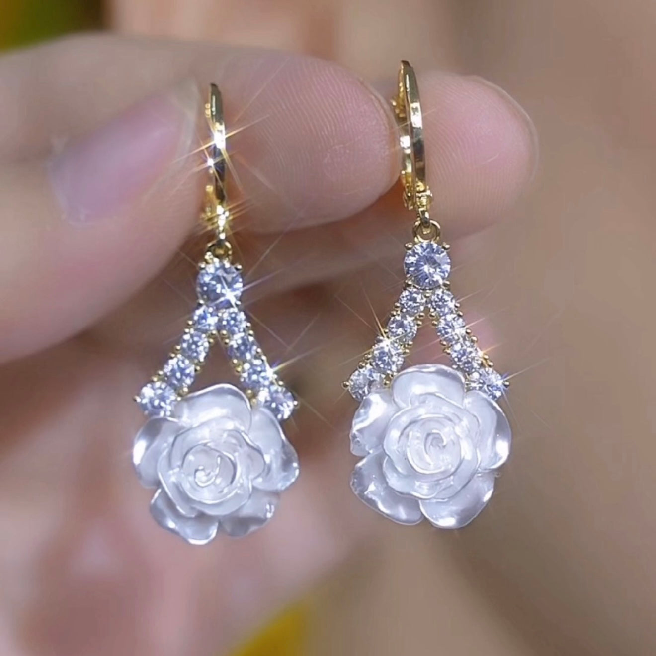 Super Sparkling Diamond-Encrusted Camellia Fashionable Flower Earrings