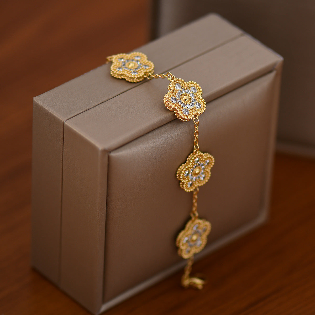 Fashionable Zircon Inlaid Hand Jewelry For Women Popular Love Four-leaf Clover Five-Flower Bracelet