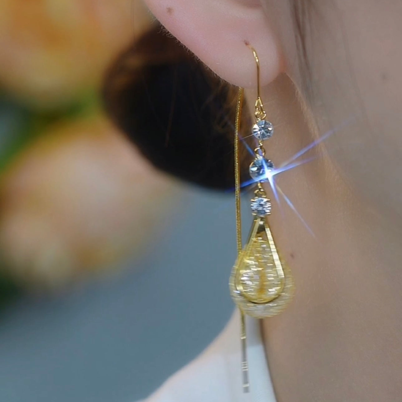 Fashionable And Versatile Gold Wire Mesh Water Drop Earrings For Women