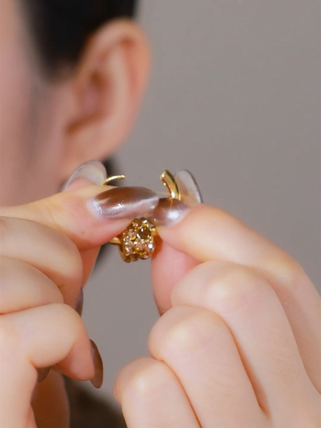 Diamond-encrusted Slim-waist Design Fashionable And Exquisite Earrings Women's Accessories