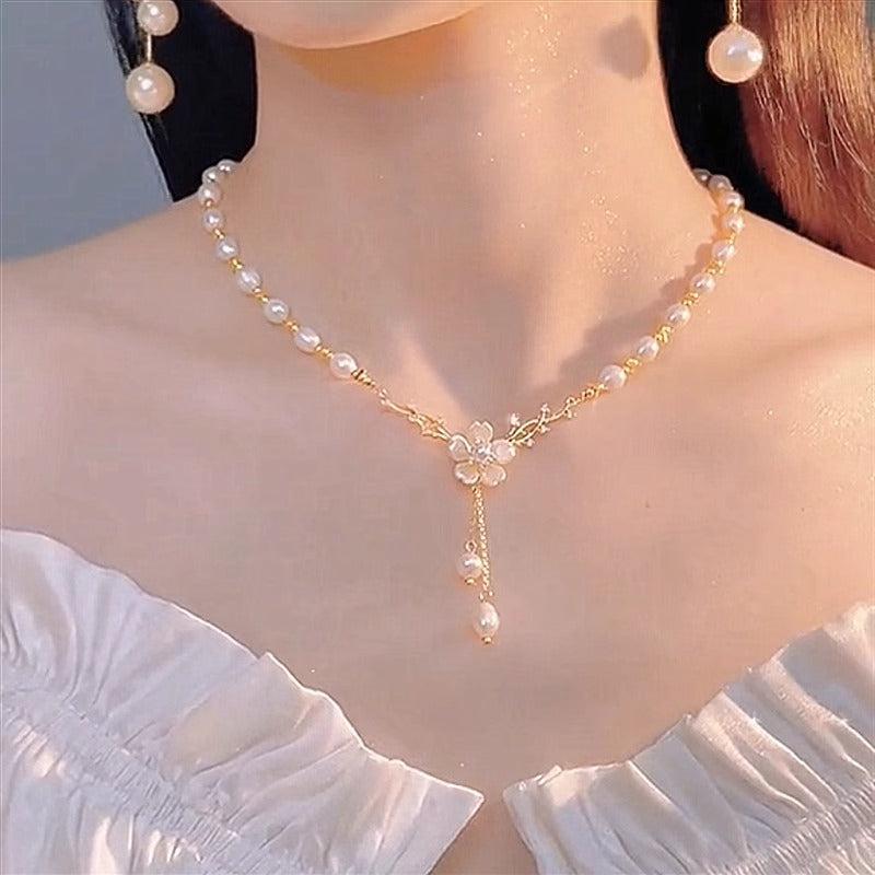 Elegant Pearl Flower Necklace For Women