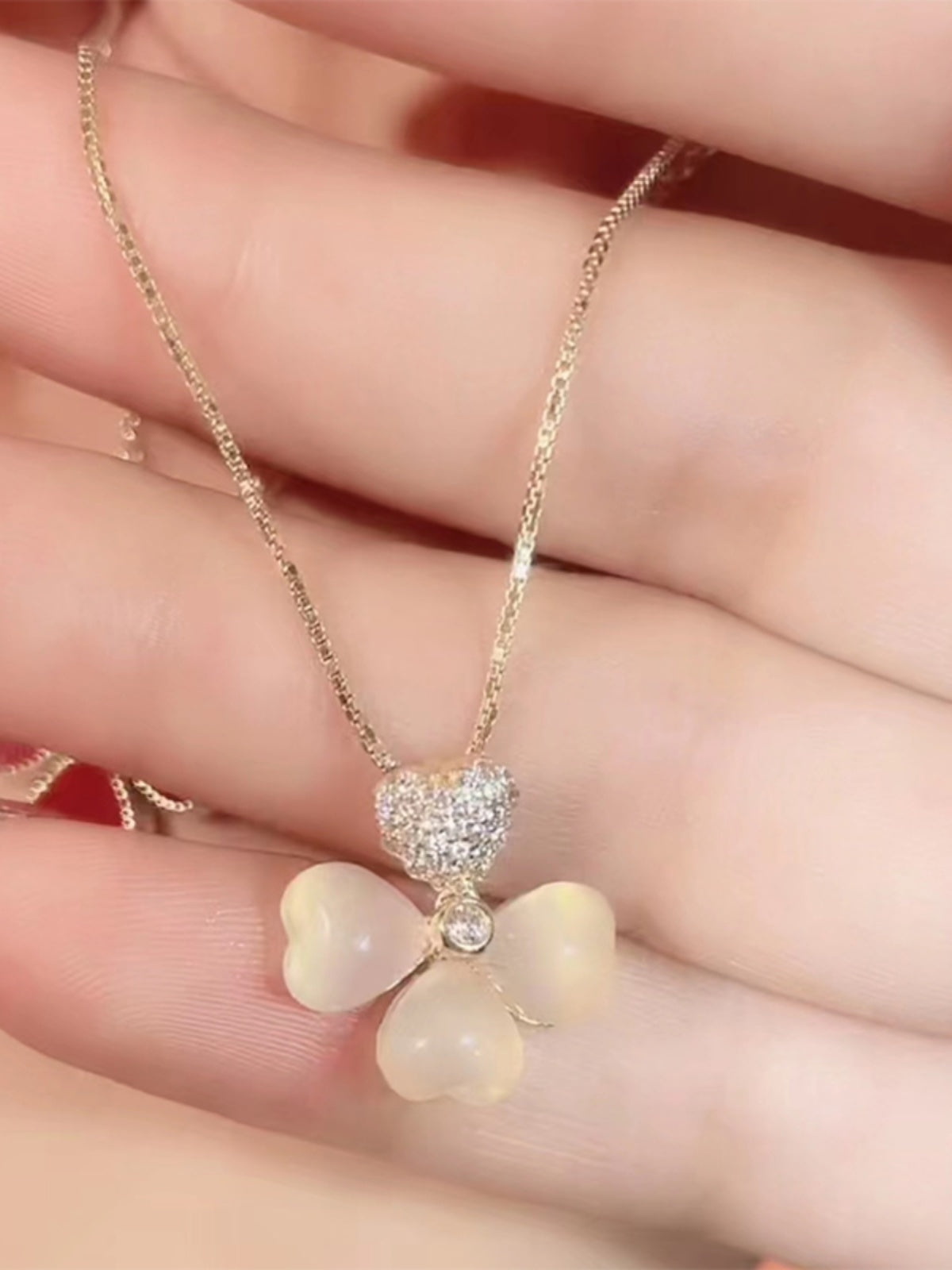 Collar de ojo de gato con flor de cuatro hojas