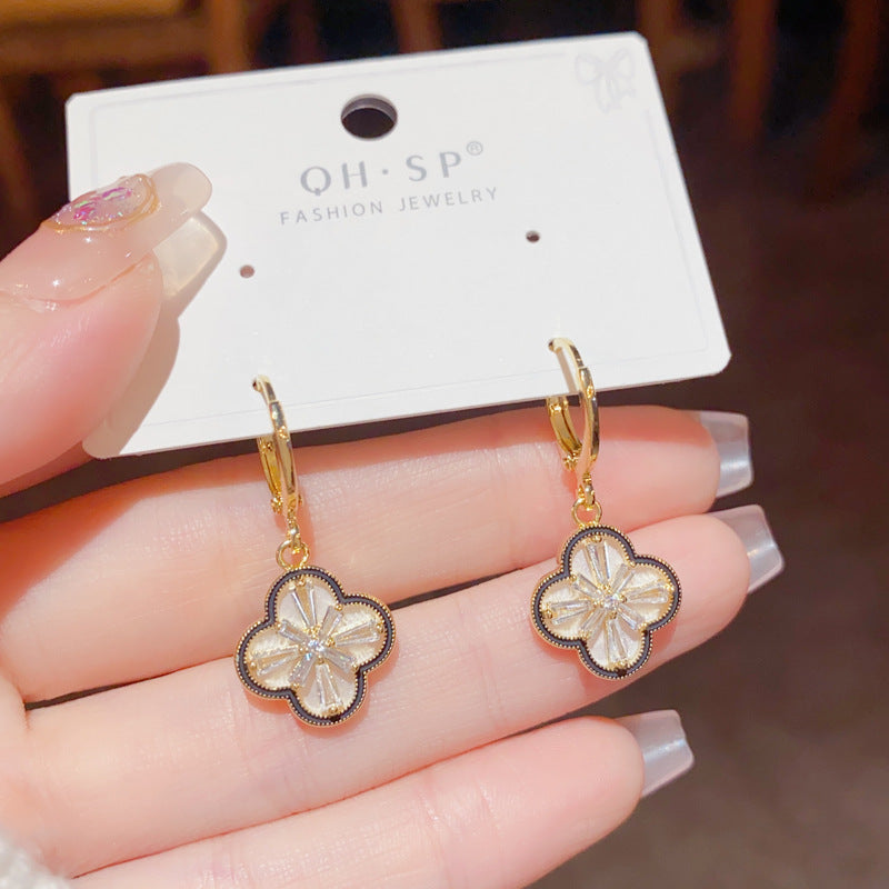 Fashionable And Elegant Four-Leaf Flower Earrings For Women