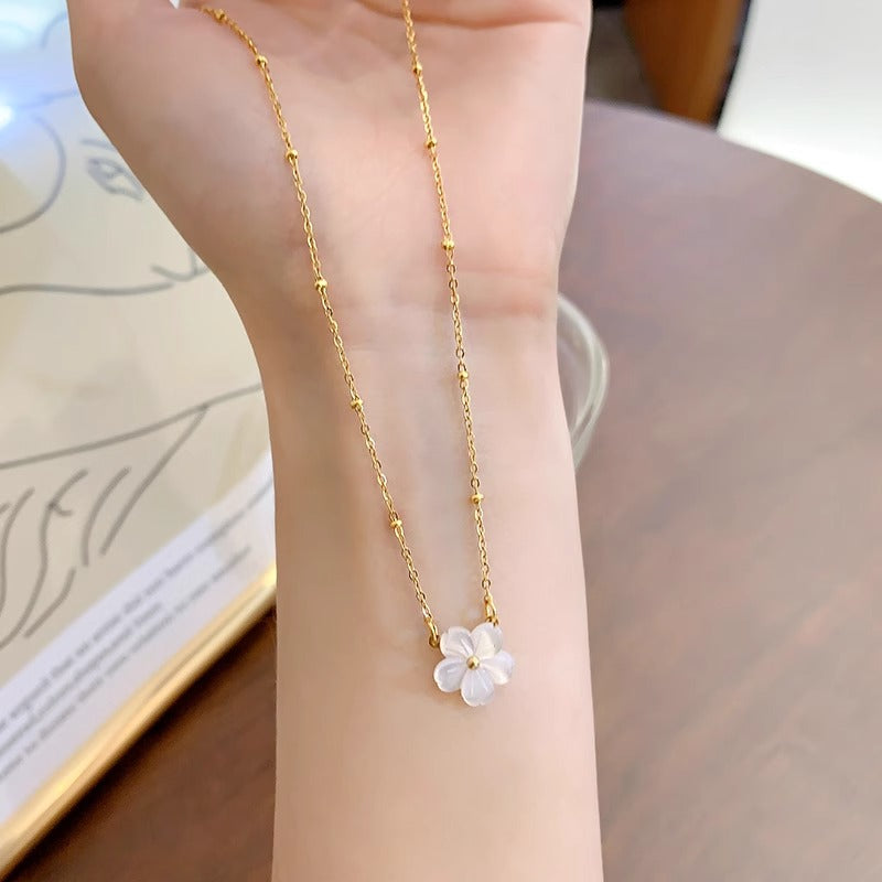 Light Luxury Temperament Mother-Of-Pearl Flower Necklace Female Fashion Simple Bone Chain