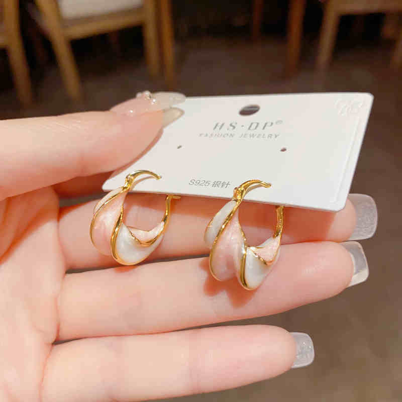 Fashionable And Versatile French Gentle Temperament Oil Drip Spiral Earrings