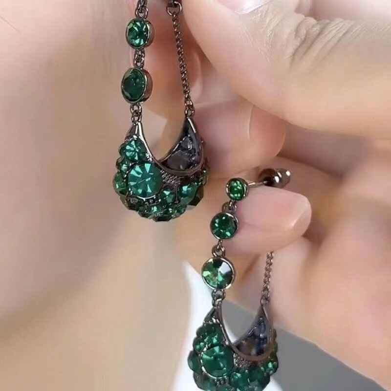 Fashionable Silver Nneedle Luxury Emerald Zircon Cradle Earrings for Women