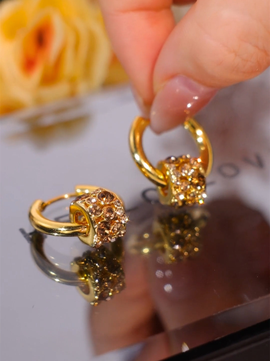Pendientes de diseño de cintura estrecha con incrustaciones de diamantes, accesorios de moda y exquisitos para mujer