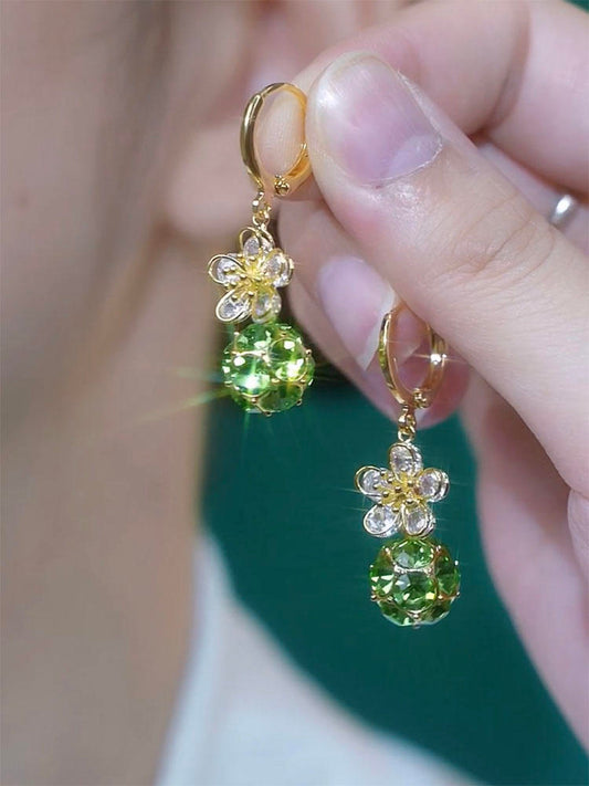 Exquisitos pendientes de flor con forma de bola de diamante verde