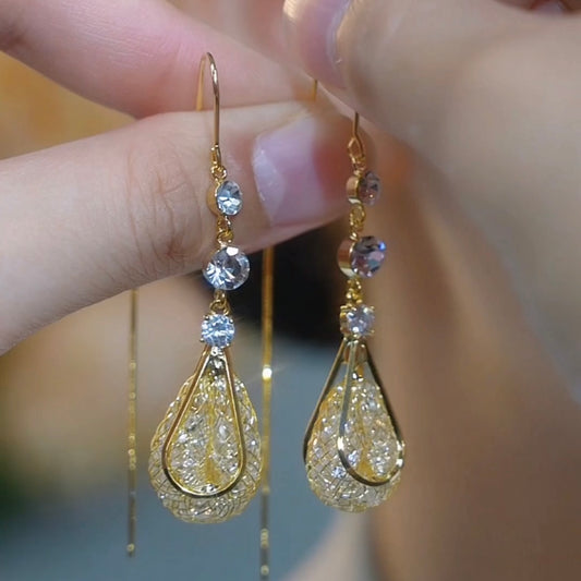 Pendientes de malla de alambre dorado con forma de gota de agua, modernos y versátiles para mujer