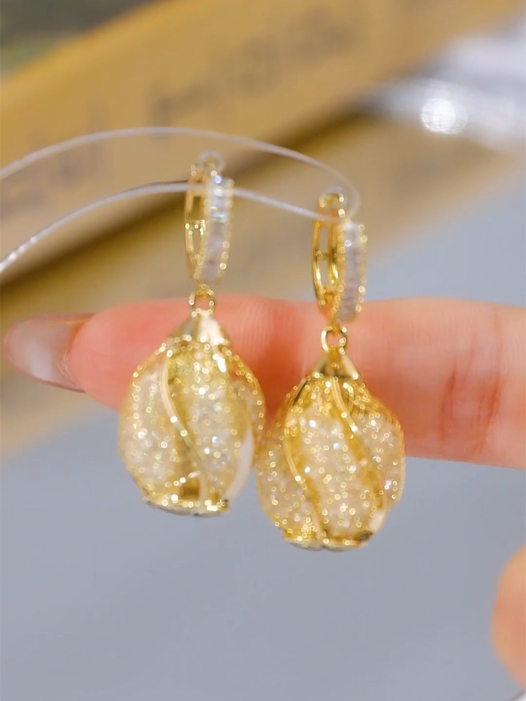 Pendientes de moda con forma de gota de agua y malla dorada