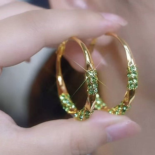 Elegantes pendientes de aro de circonita redonda para uso diario