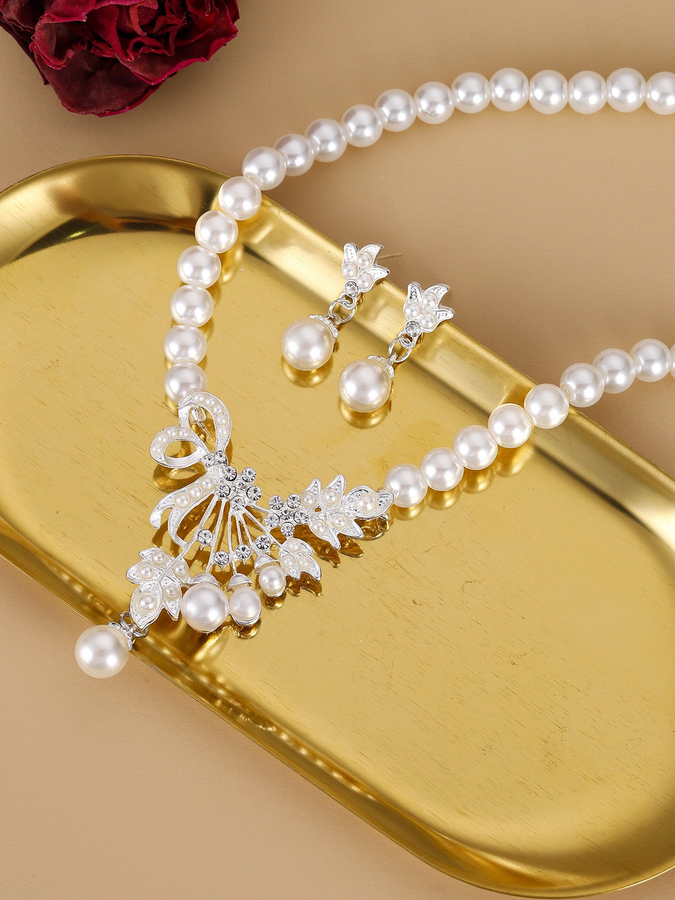 Women's Fashion Temperament Alloy Teardrop Shape Flower Pearl Necklace Earring Set
