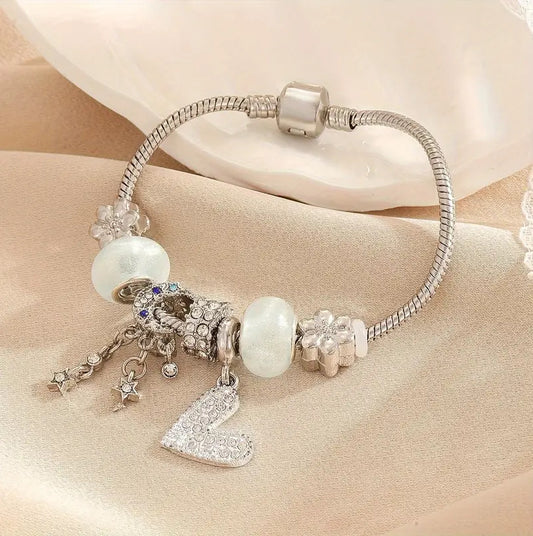 Pulsera de corazón con diamantes y cuentas de circonitas en forma de barril y copos de nieve dorados