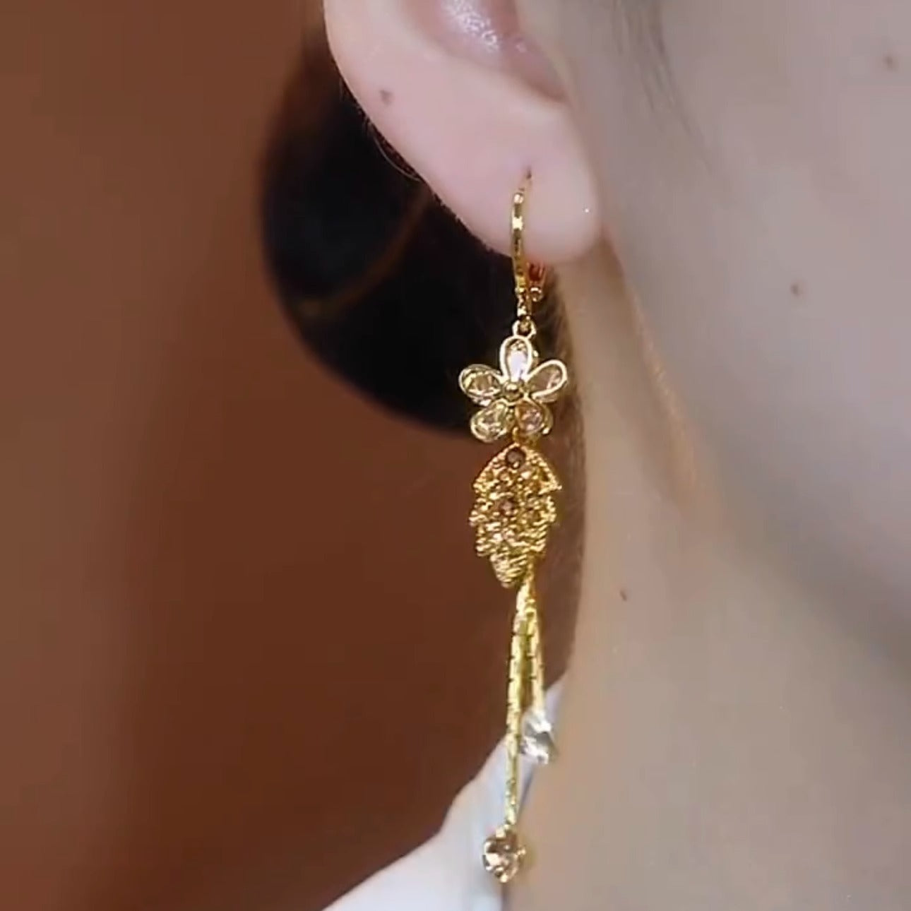 Elegant And Fashionable Coffee-colored Zircon Flower And Leaf Earrings