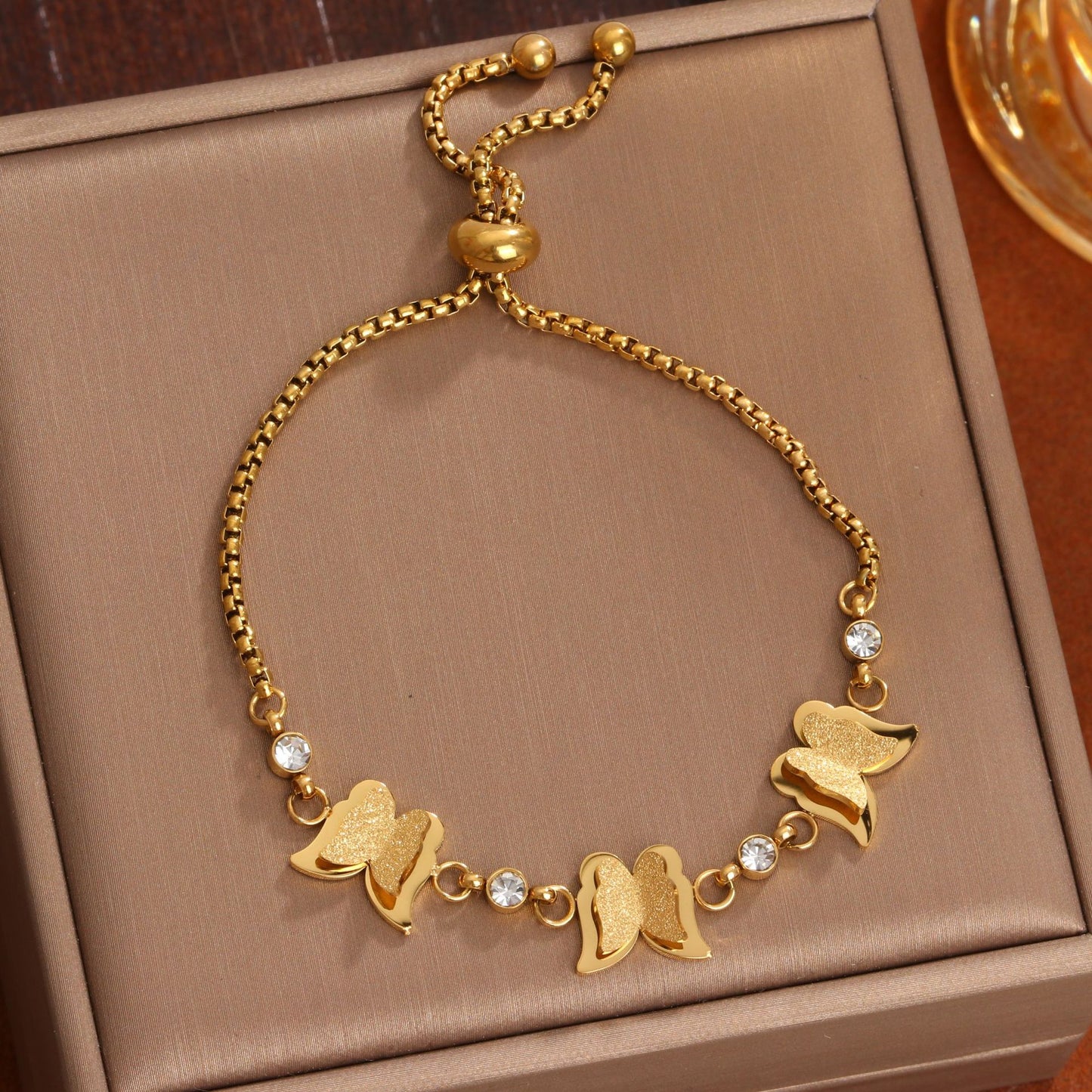 Pulsera de acero de titanio con forma de mariposa tridimensional, sencilla y moderna para mujer