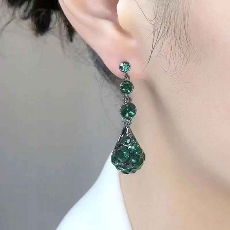 Fashionable Silver Nneedle Luxury Emerald Zircon Cradle Earrings for Women