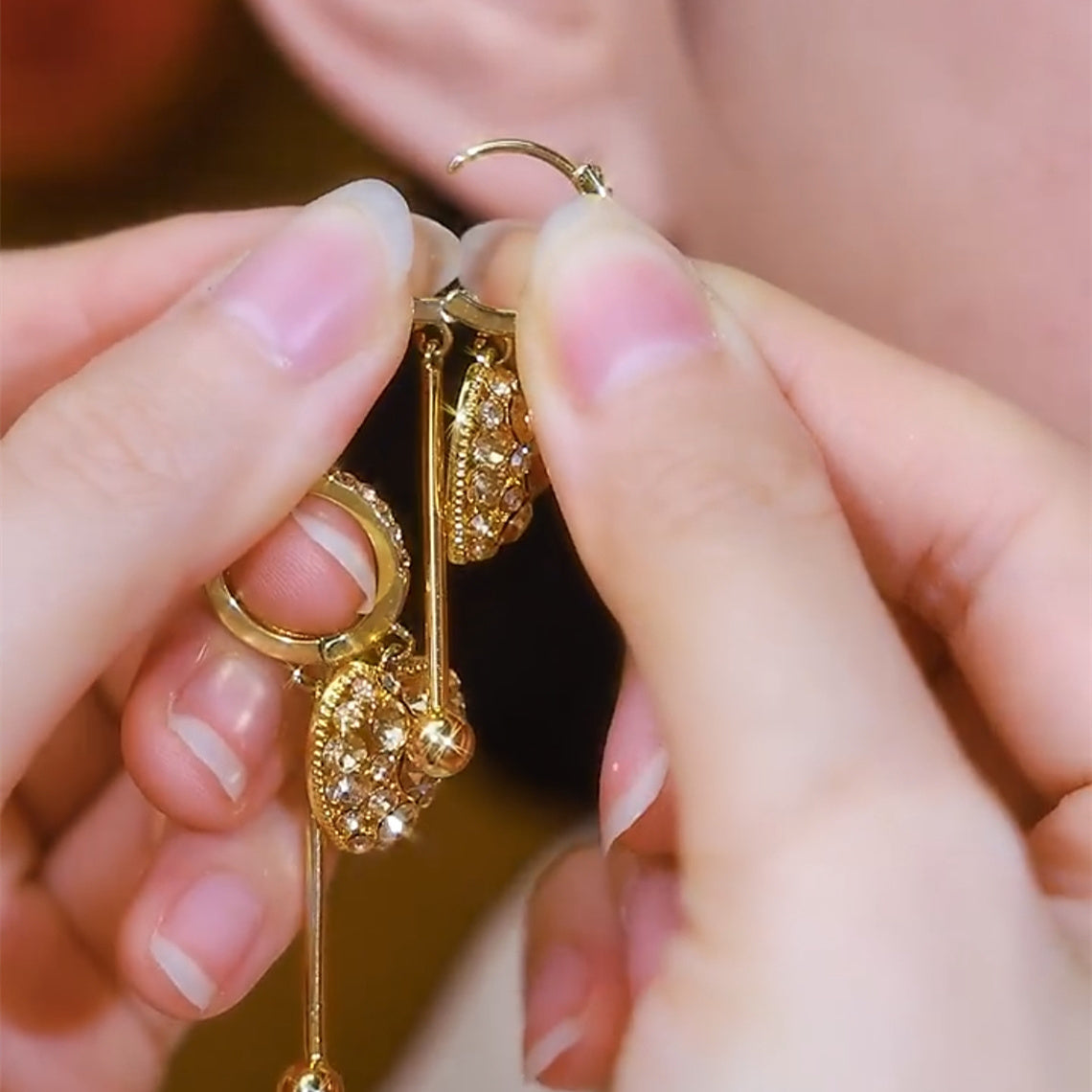 Design Full Diamond Sweet Golden Heart Tassel Earrings for Women