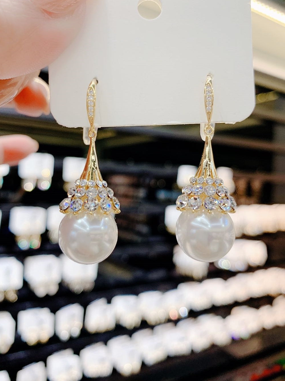 Pendientes de perlas de alta gama y pendientes elegantes
