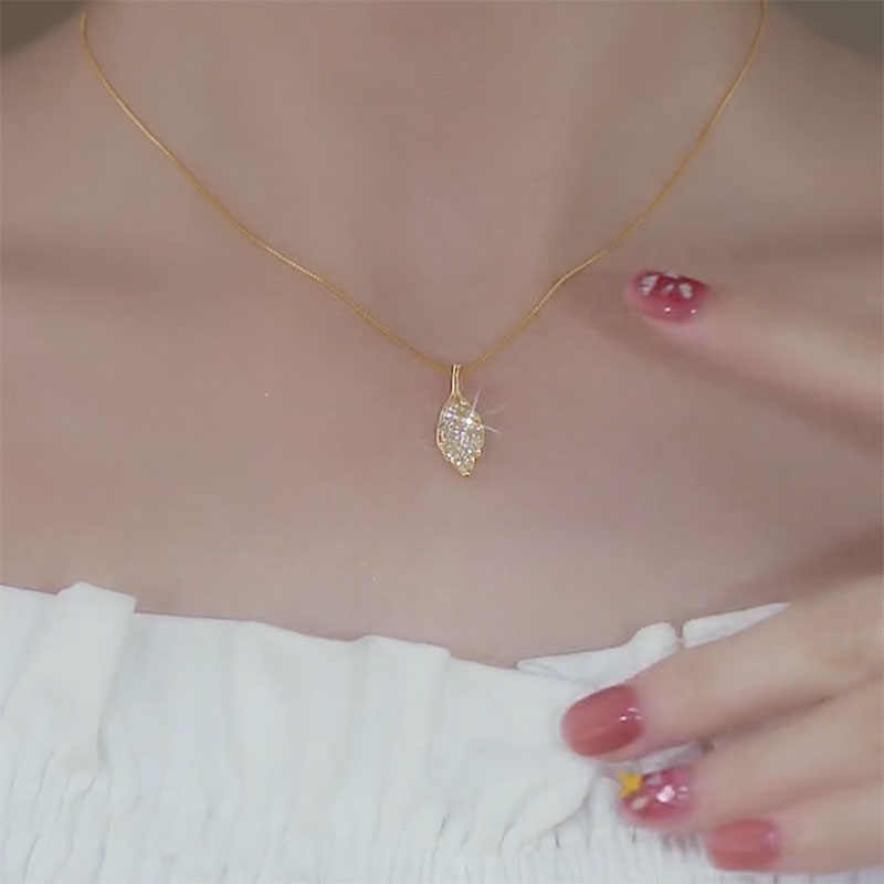 Light Luxury, Niche, and Sophisticated Leaf Choker Necklace for Women