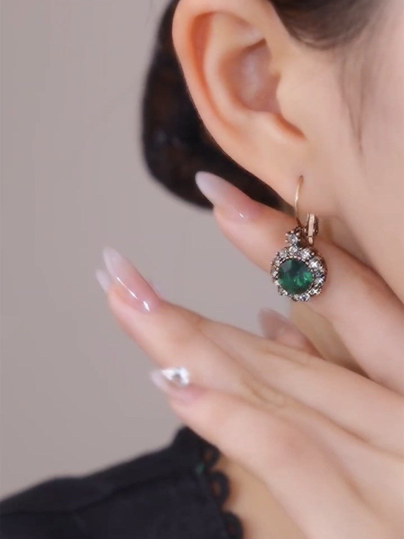Retro-Style Green Crystal Hoop Earrings with Diamond Accents