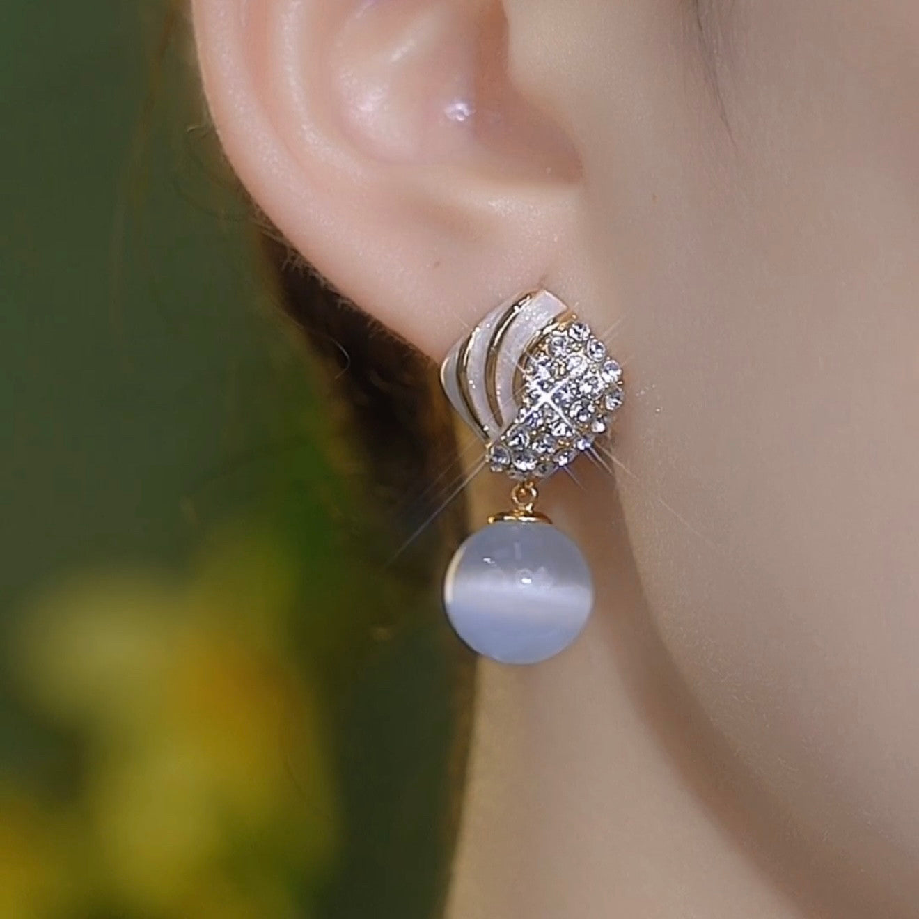 Elegant S925 Silver Cat’s Eye & Rhinestone Earrings for Women – Hypoallergenic Sparkling Fashion Jewelry