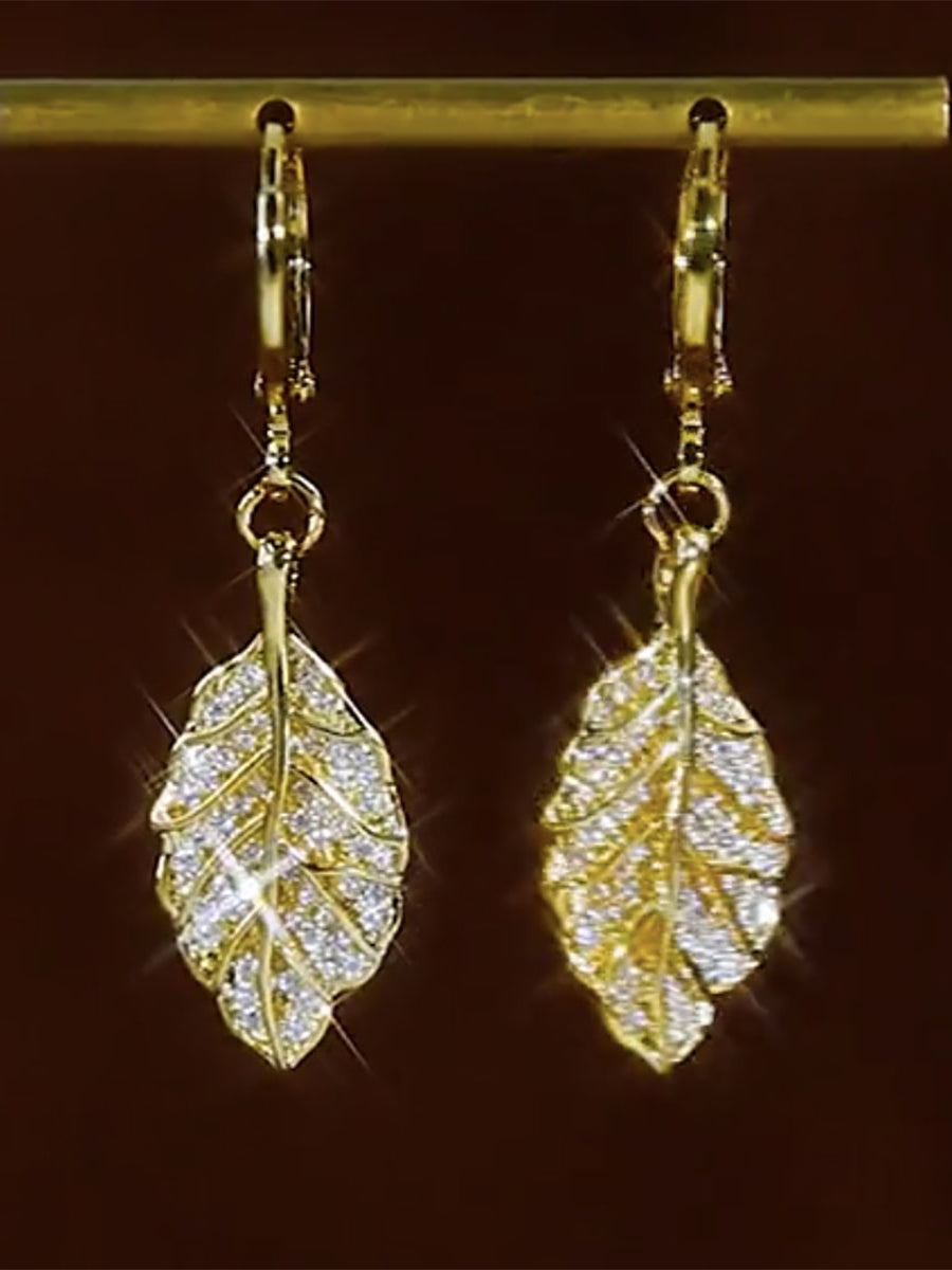 Exquisitos y versátiles pendientes de hoja de circón