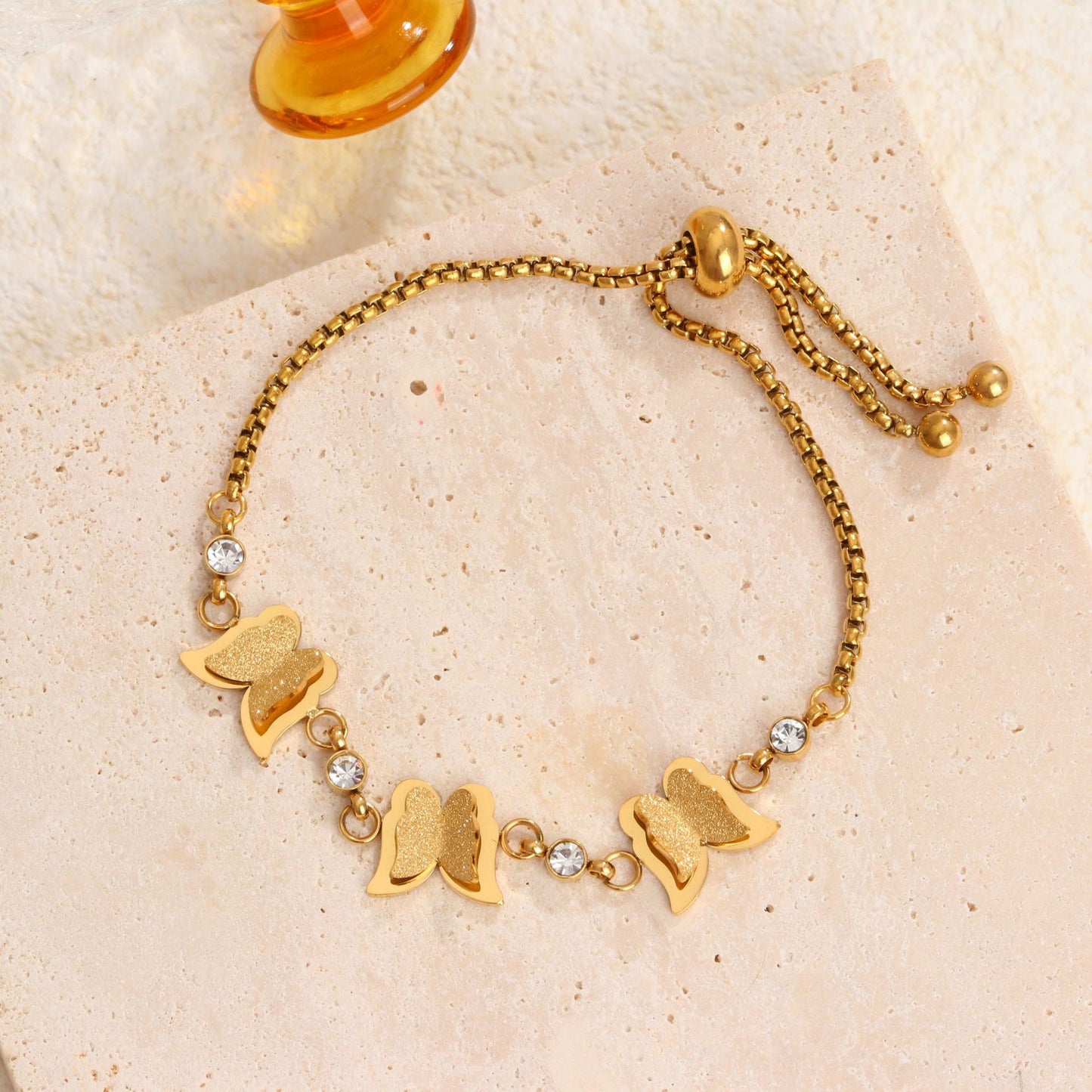 Pulsera de acero de titanio con forma de mariposa tridimensional, sencilla y moderna para mujer
