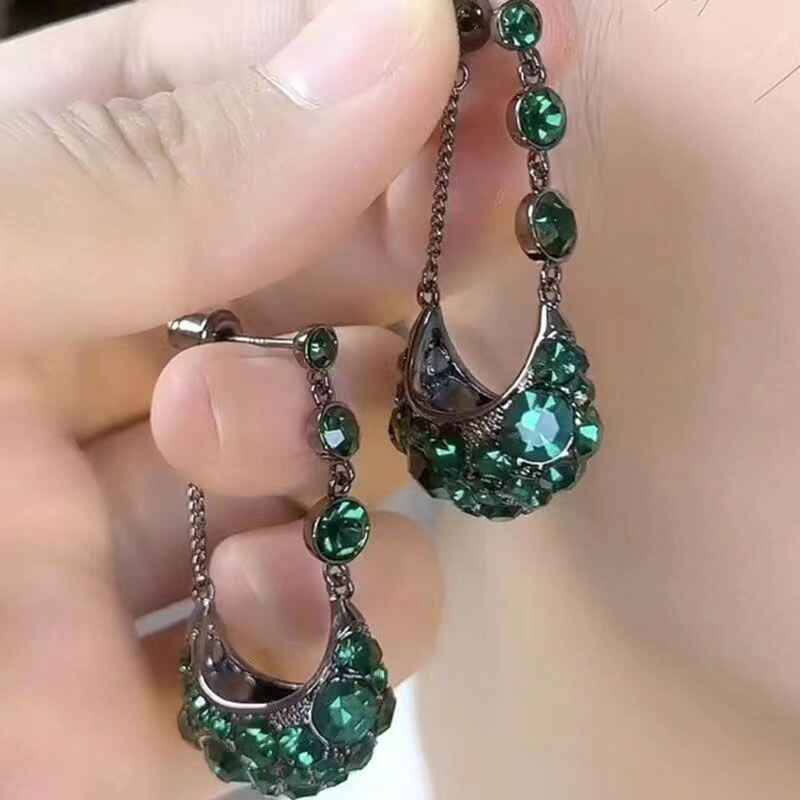 Fashionable Silver Nneedle Luxury Emerald Zircon Cradle Earrings for Women