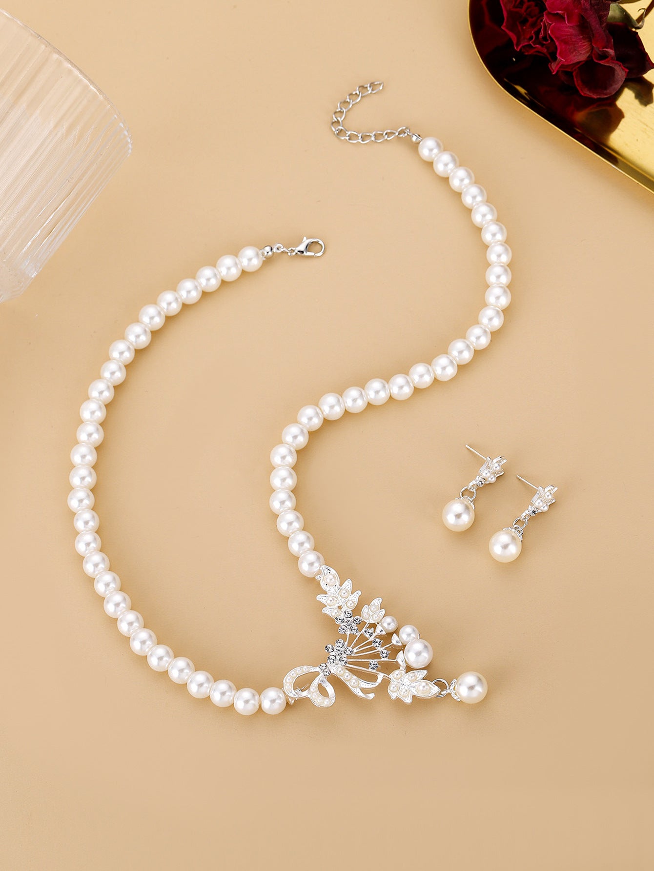 Women's Fashion Temperament Alloy Teardrop Shape Flower Pearl Necklace Earring Set