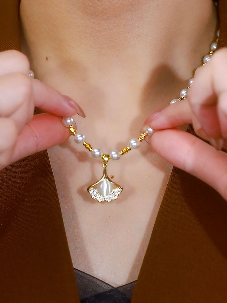 Fashionable Ginkgo Leaf Bead Necklace Women's Accessories