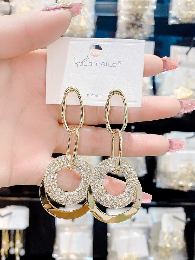 Elegante personalisierte Nadelohrringe aus Sterlingsilber