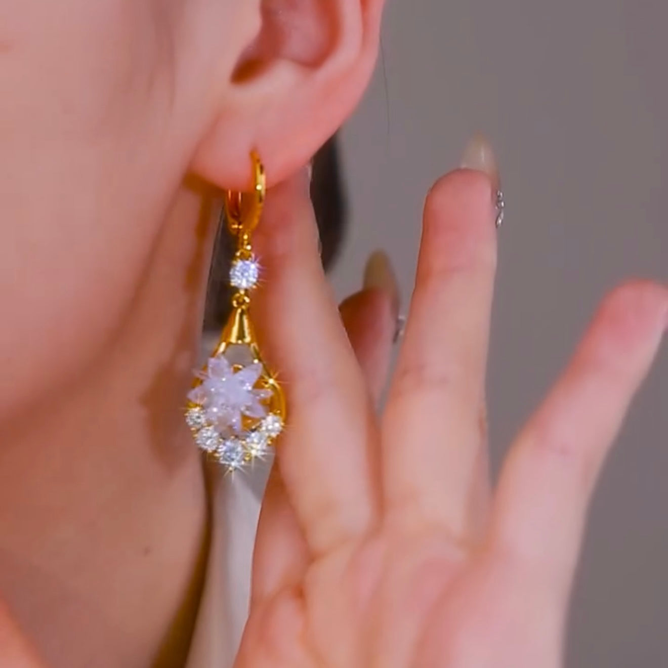 Niche Design Light Luxury Zircon Crystal Flower Earrings