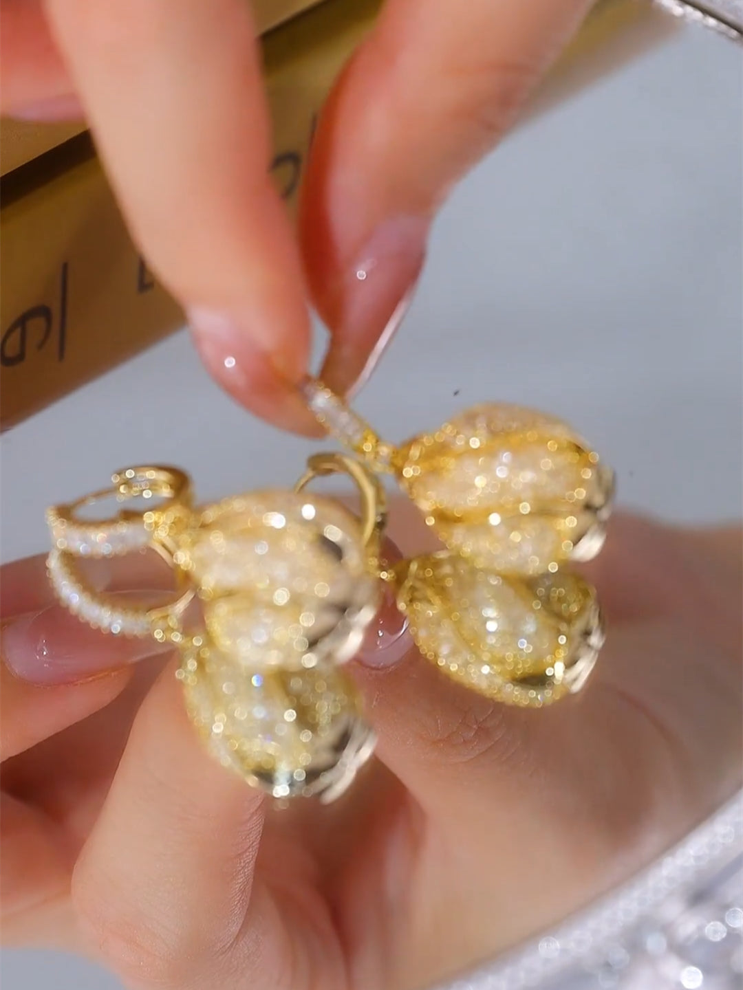 Pendientes de moda con forma de gota de agua y malla dorada