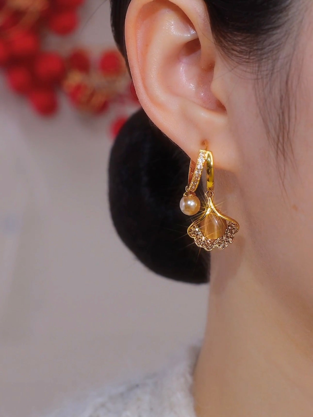 Pendientes de perla con hoja de ginkgo y piedra de ojo de gato para mujer
