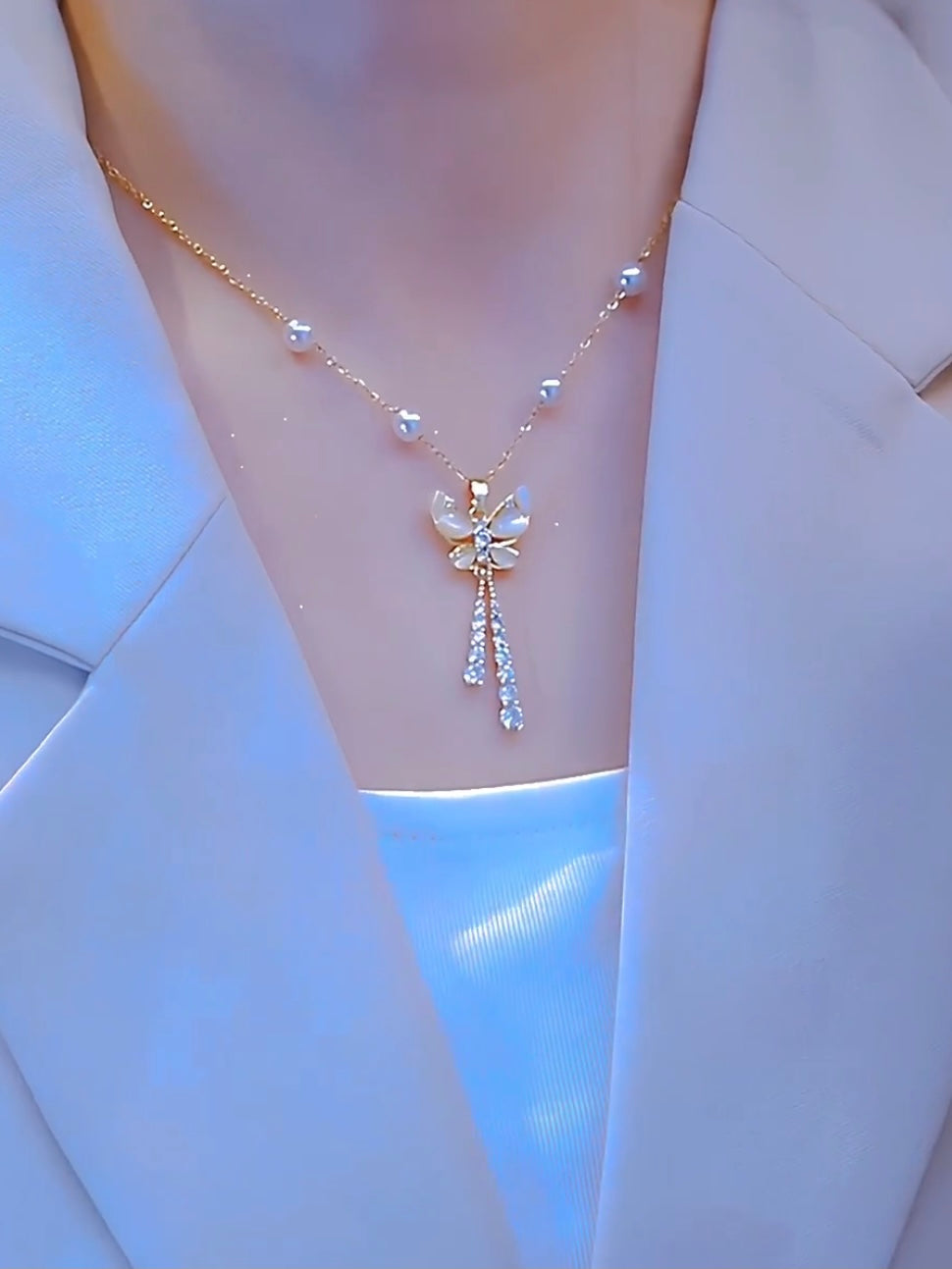 Temperament Light Luxury Butterfly Pearl Necklace Women's Collarbone Chain Necklace