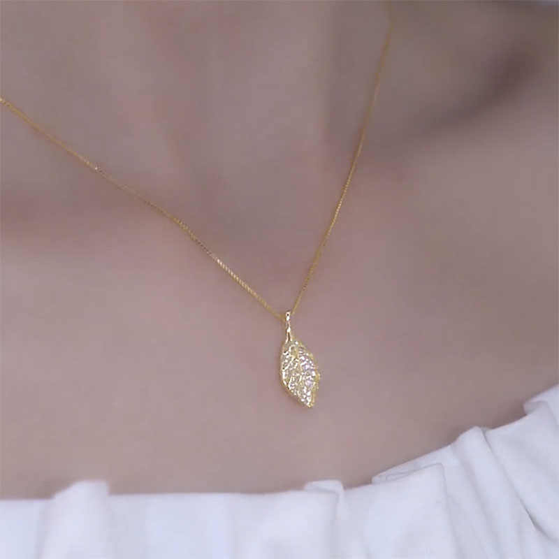 Light Luxury, Niche, and Sophisticated Leaf Choker Necklace for Women