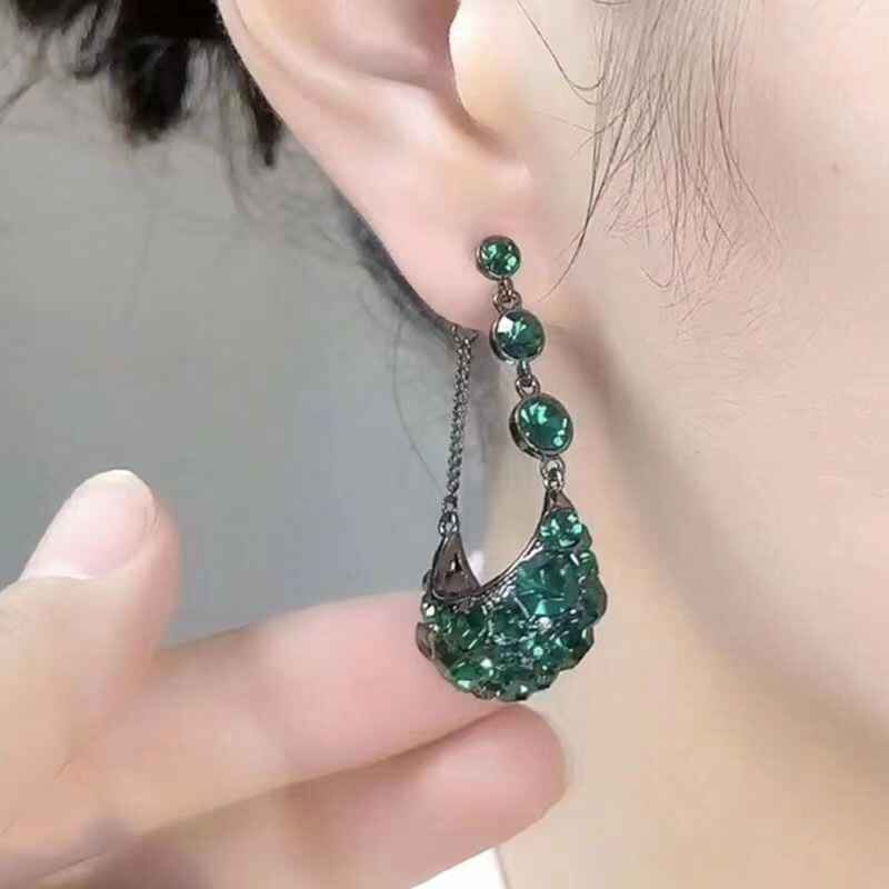 Fashionable Silver Nneedle Luxury Emerald Zircon Cradle Earrings for Women