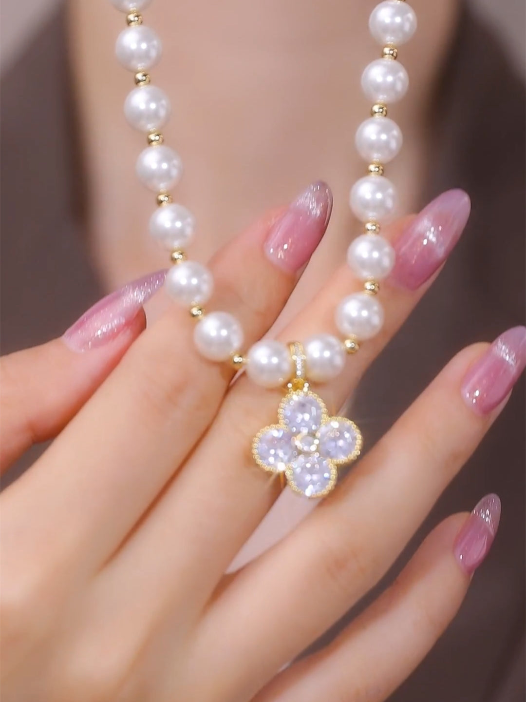 Fashionable Design Four-leaf Flower Zircon Pearl Necklace For Women