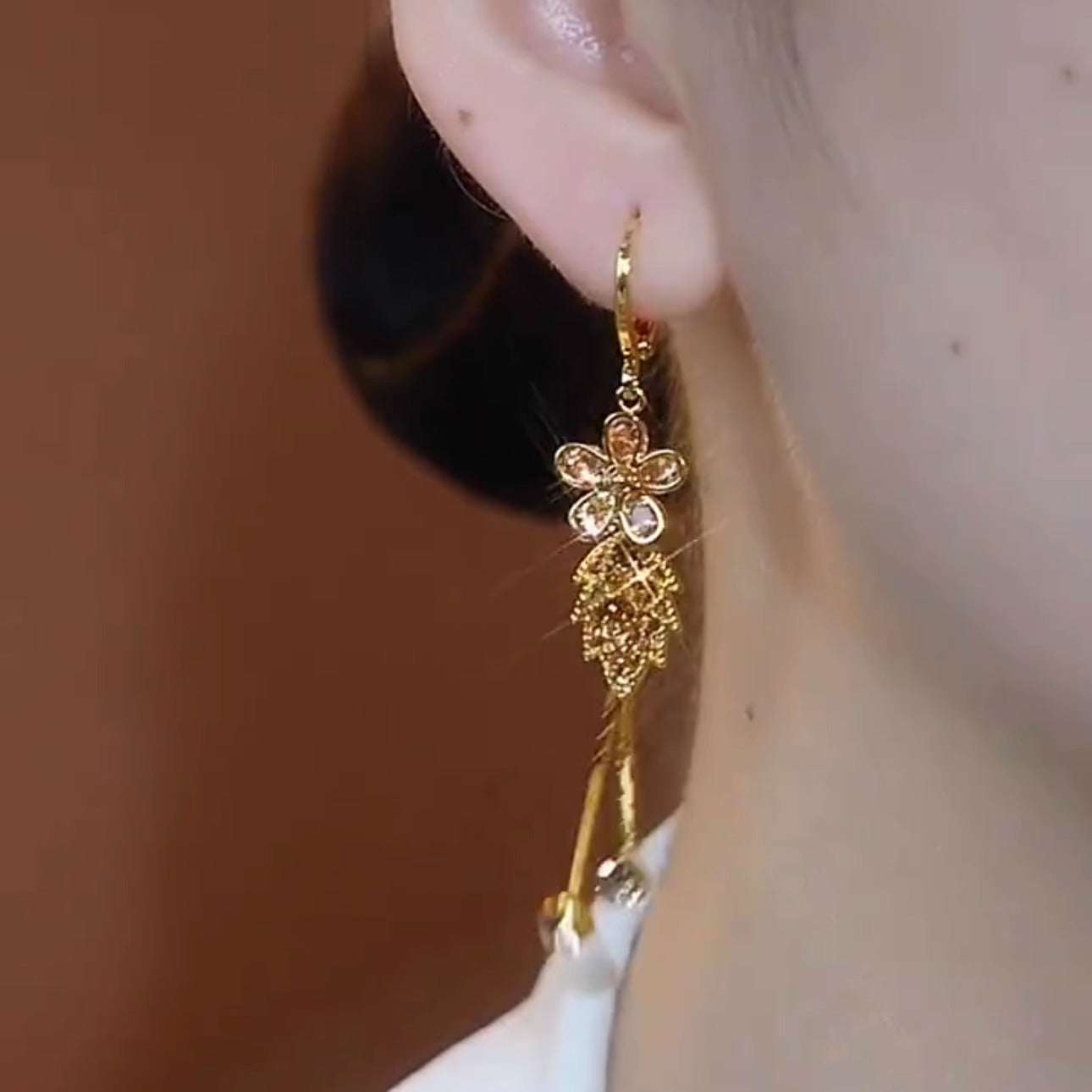 Elegant And Fashionable Coffee-colored Zircon Flower And Leaf Earrings