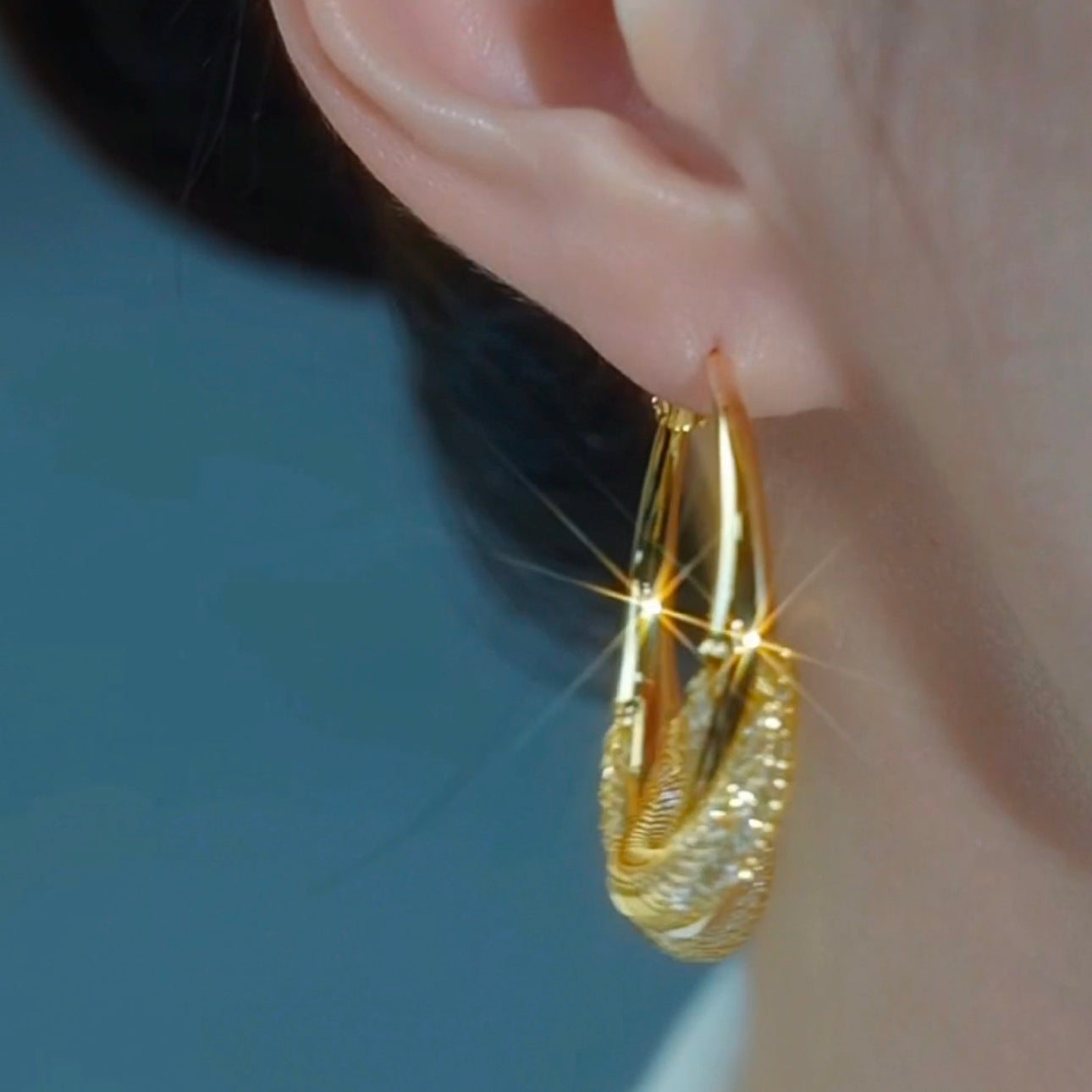 Fashionable And Elegant Golden Hollow Earrings For Women